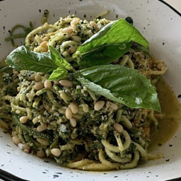 Gluten-Free Raw Vegan Zucchini Noodles in Cashew Pesto