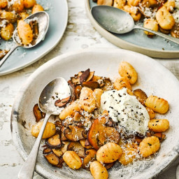 Gnocchi with mushrooms and paprika butter