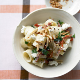 Goat Cheese and Sun-Dried Tomato Pasta