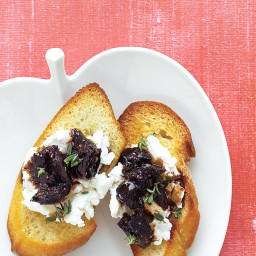 Goat-Cheese Crostini with Fig Compote