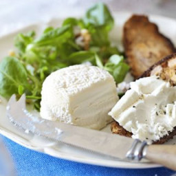 Goat's cheese and bistro salad