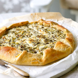 Goat's cheese and spring onion galette