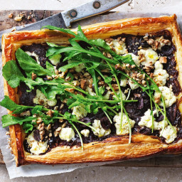Goat's cheese tart with onion chutney and rocket recipe