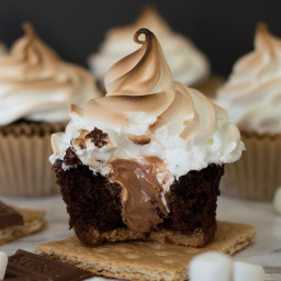 Gooey Chocolate S’mores Cupcakes