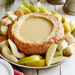 gouda-and-beer-fondue-bread-bowl-1824281.jpg