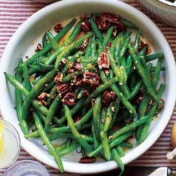 Green Beans With Pecans and Maple Vinaigrette
