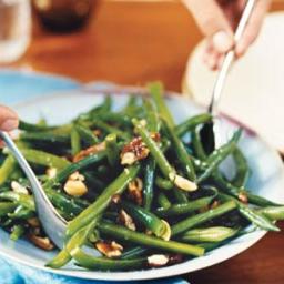 Green Beans With Roasted Nuts and Cranberries
