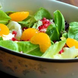 Green Salad With Pomegranate and Mandarin