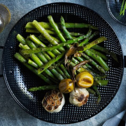 Grilled Asparagus with Garlic and Lemon