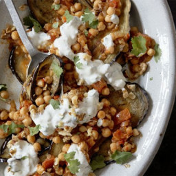 Grilled aubergines with spicy chickpeas and walnut sauce