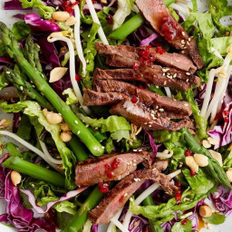 Grilled beef salad with chilli peanut dressing