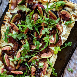 Grilled Caramelized Onion, Fig and Arugula Pizza