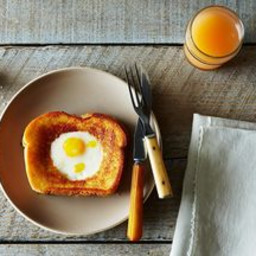 grilled-cheese-egg-in-a-hole-1526920.jpg