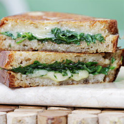 Grilled cheese sandwich with garlic confit and arugula