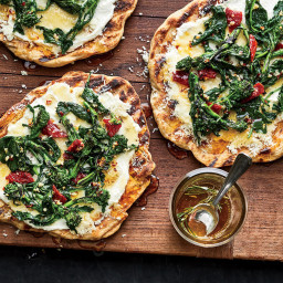 grilled-flatbreads-with-broccoli-rabe-ricotta-and-rosemary-honey-2452380.jpg