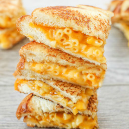 Grilled Macaroni and Cheese Sandwich