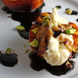 Grilled Peaches With Mascarpone And Balsamic Syrup