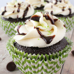 guinness-cupcakes-with-baileys-frosting-and-chocolate-drizzle-2335634.jpg
