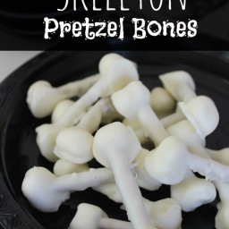 Halloween Treat: Pretzel Bones
