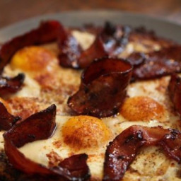 HASH BROWN BAKED EGGS WITH CANDIED BACON