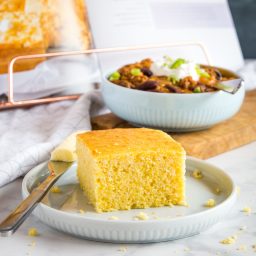 Healthier Low Fat Cornbread (Made with Applesauce!)