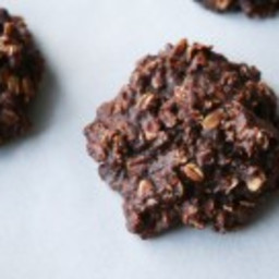 Healthy and Easy Chocolate and Peanut Butter Oatmeal Cookies