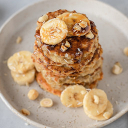 Healthy Banana Oatmeal Pancakes (Quick & Easy Breakfast Idea!)