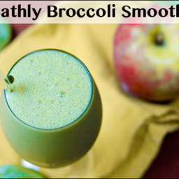 Healthy Broccoli & Spinach Smoothie with Apple