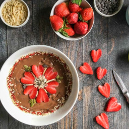 Healthy Chocolate Strawberry Smoothie Bowl