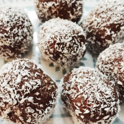 Healthy Dessert Cocoa Balls with Protein Powder