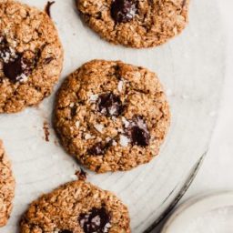 Healthy Oatmeal Chocolate Chip Cookies (vegan and gluten free!)