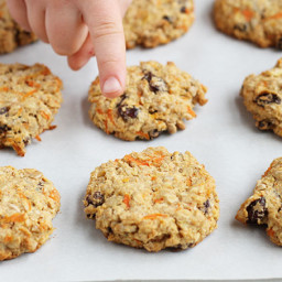 Healthy Oatmeal Cookies with Apple and Carrot