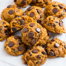 Healthy Pumpkin Cookies with Oatmeal and Chocolate – WellPlated.com