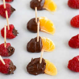 Healthy Snack Idea: Frozen Vegan Chocolate Dipped Cuties and Berries