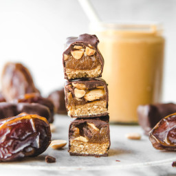 Healthy Snickers Bars (Vegan + 6 Ingredients!)