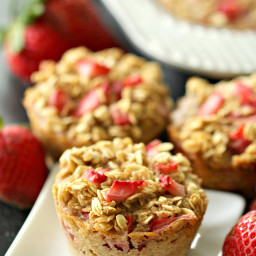 Healthy Strawberry Baked Oatmeal Cups Recipe