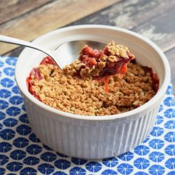 Healthy Strawberry Crumble (low FODMAP)