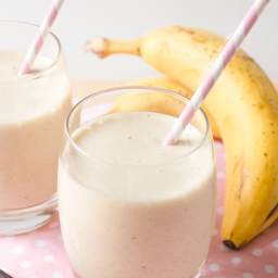 healthy-vanilla-banana-milkshake-1630947.png