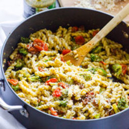 Healthy Pesto Tomato and Broccoli Pasta