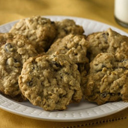 Hearty Oatmeal Raisin Cookies