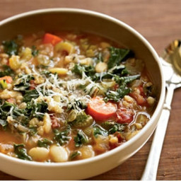 Hearty vegetable soup 