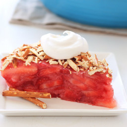 HG's Upside-Down Strawberry Pretzel Pie