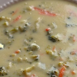 Homemade Creamy Cheesy Broccoli Soup