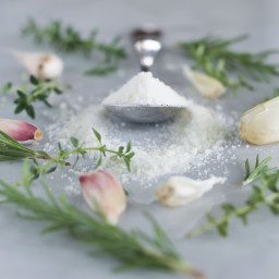 homemade-garlic-salt-2046598.jpg