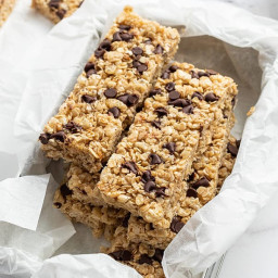 Homemade Granola Bars {Chewy and Chocolate-y!}