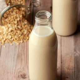 Homemade Oat Milk (Creamy and Delicious)