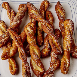 Homemade Pretzels with Beer-Cheese Dip