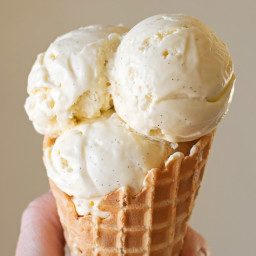 homemade-vanilla-bean-ice-cream-1665236.jpg
