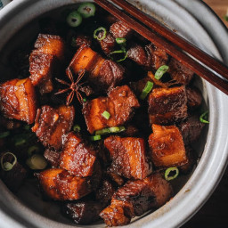 Hong Shao Rou (Red Braised Pork, 红烧肉)