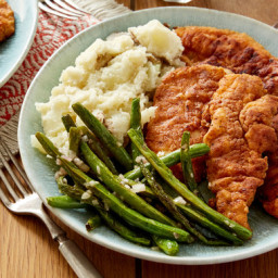Hot Chicken & Sautéed Green Beans with Creamy Mashed Potato